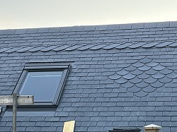 Décoration en toiture (corde et motifs)